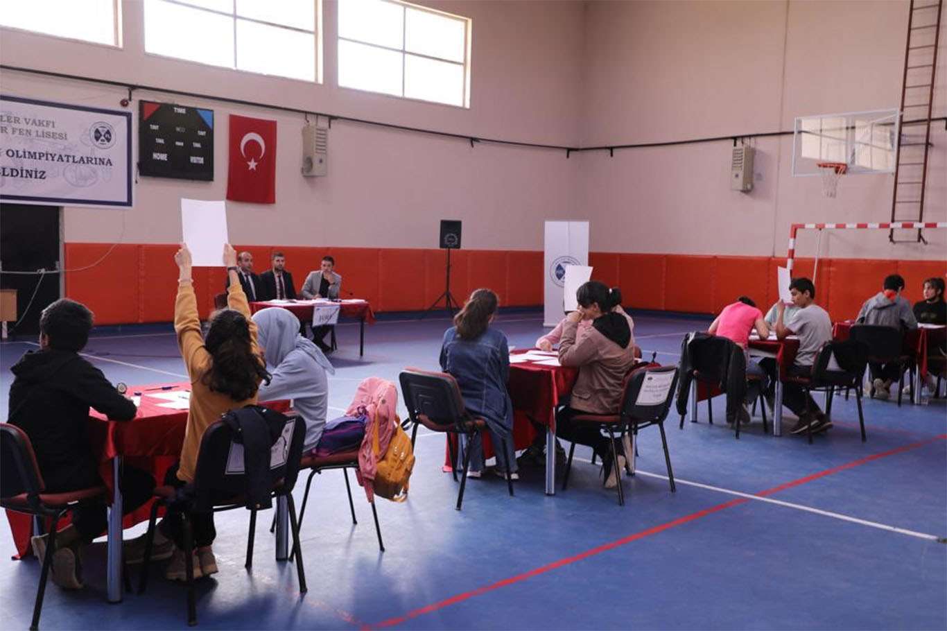 Bitlis’te düzenlenen matematik ve fen olimpiyatlarının galibi imam hatip okulu oldu Bitlis’te düzenlenen matematik ve fen olimpiyatlarının galibi imam hatip okulu oldu